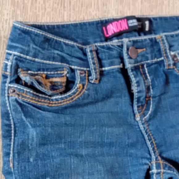 Jeans - Picture 2 of 4